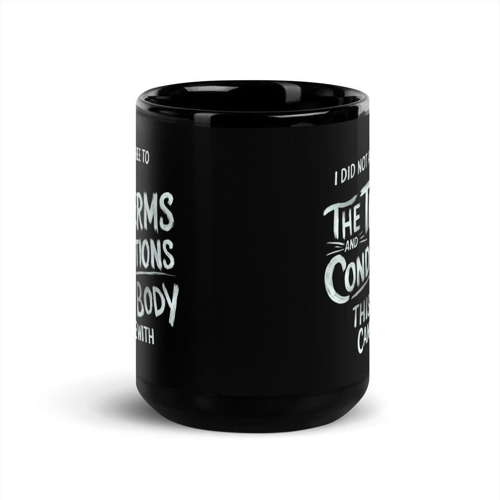 Schwarze D42 Tasse mit weißem Lettering und dem Statement „I did not agree to the terms and conditions this body came with“ 15oz mitte