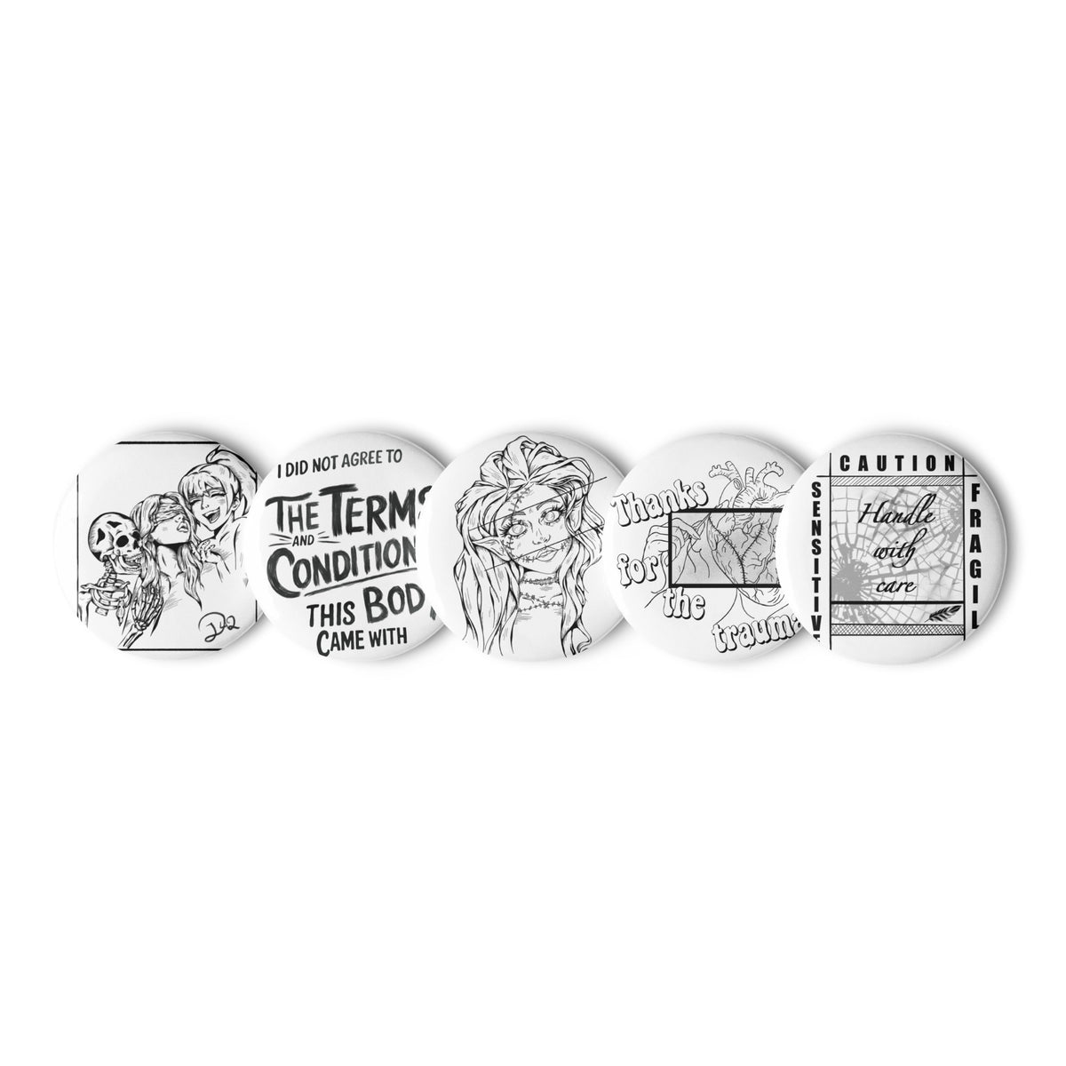 D42 Pin-Button-Set mit fünf weiß-schwarzen Dark-Art-Designs, darunter Broken Elv, Thanks for the Trauma, Terms & Conditions und Sensitive – Handle with Care