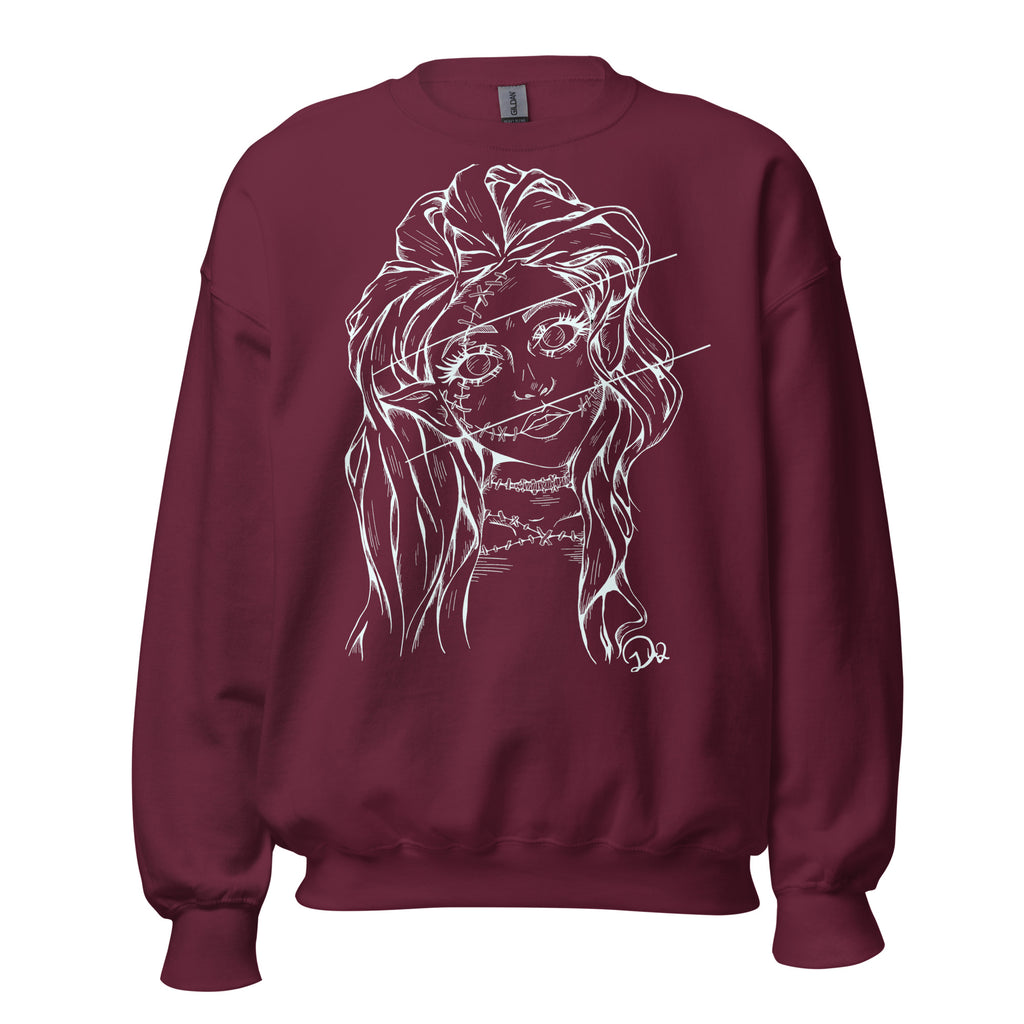 D42 Pullover mit großer weißer Linienillustration einer Elfenfigur mit langen Haaren und rissartig durchzogenem Gesicht auf der Vorderseite rot getragen